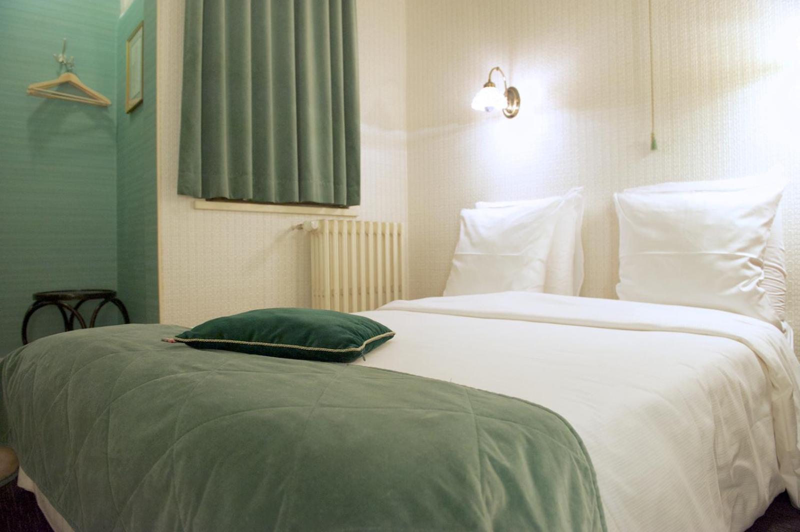 Latroupe Le Berger Hotel Saint-Gilles Room photo